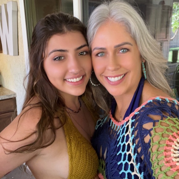 Meet your Posher, Dawn & Cianna - Picture 5 of 5